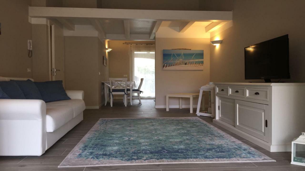 Residence Elegance Ville Ed Appartamenti A ポルト・ピノ エクステリア 写真